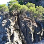 Panorama mozzafiato sulla gola di St. Anna in Liguria, con vista sul mare cristallino.